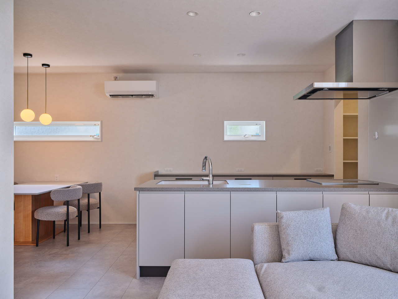 視線も気分も抜ける、余白とやさしさのある家