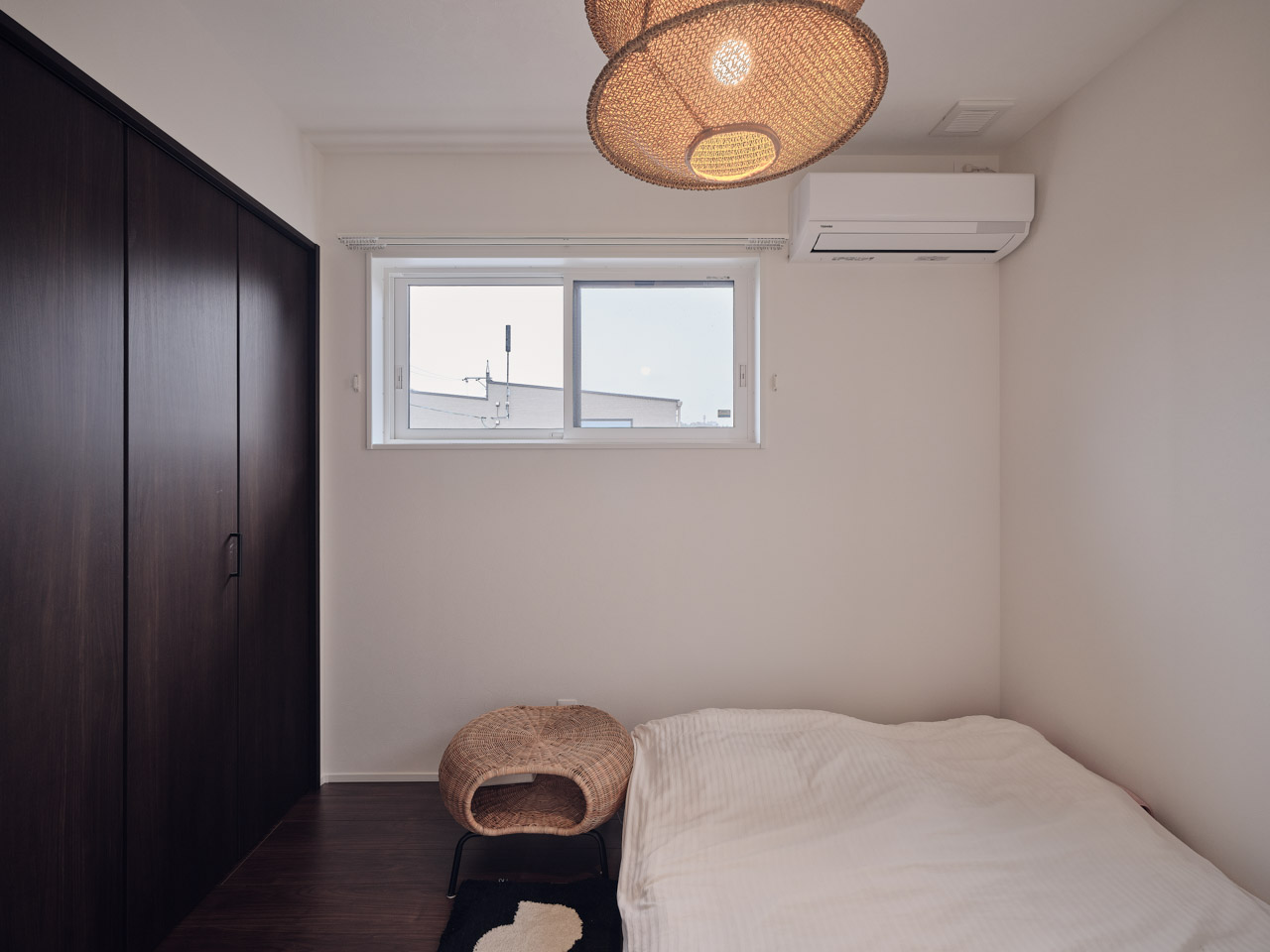 朝日と中庭に癒される家