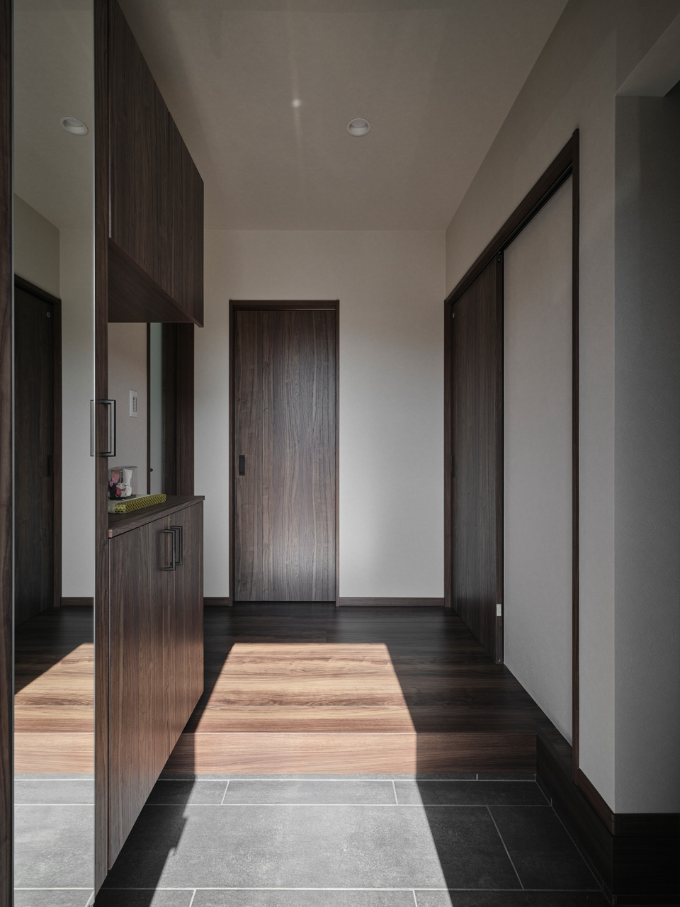 光と影が織りなす、上質な静寂。