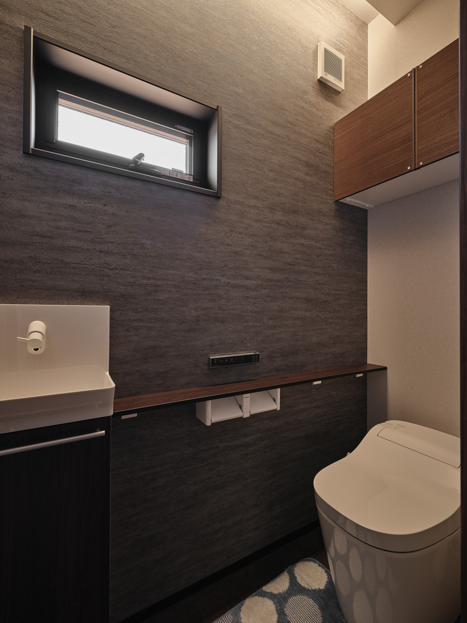 光と影が織りなす、上質な静寂。