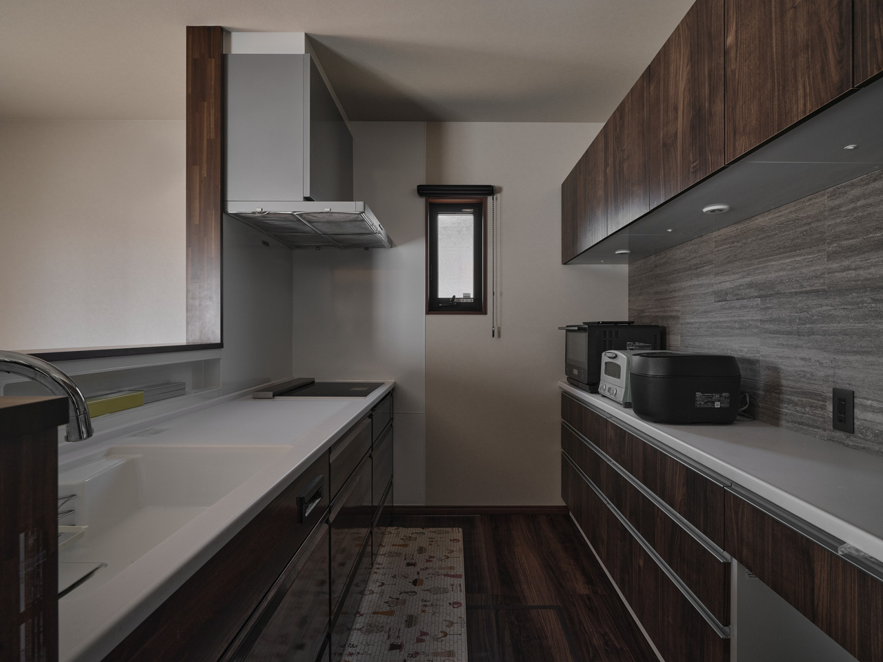 光と影が織りなす、上質な静寂。