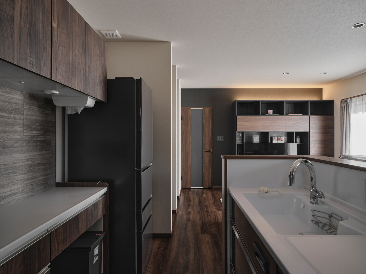 光と影が織りなす、上質な静寂。