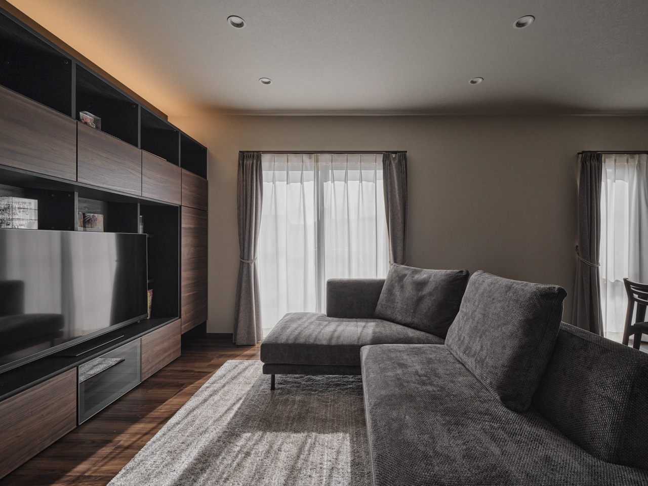 光と影が織りなす、上質な静寂。