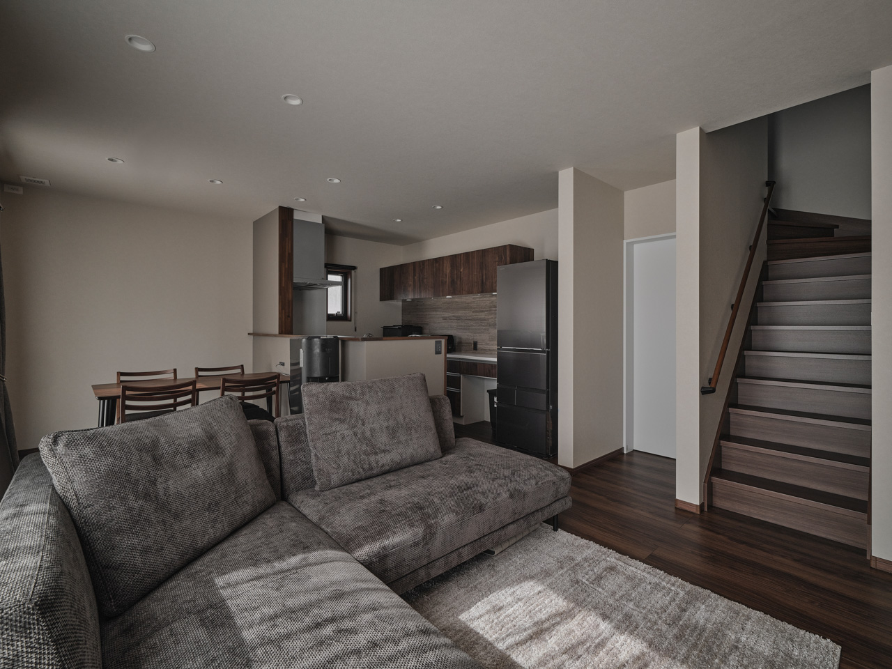 光と影が織りなす、上質な静寂。