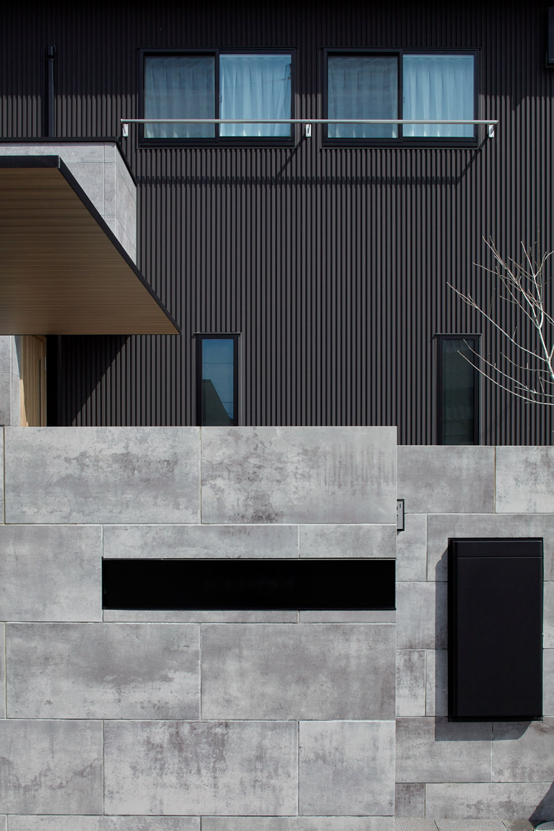 開放的な玄関から始まる１日