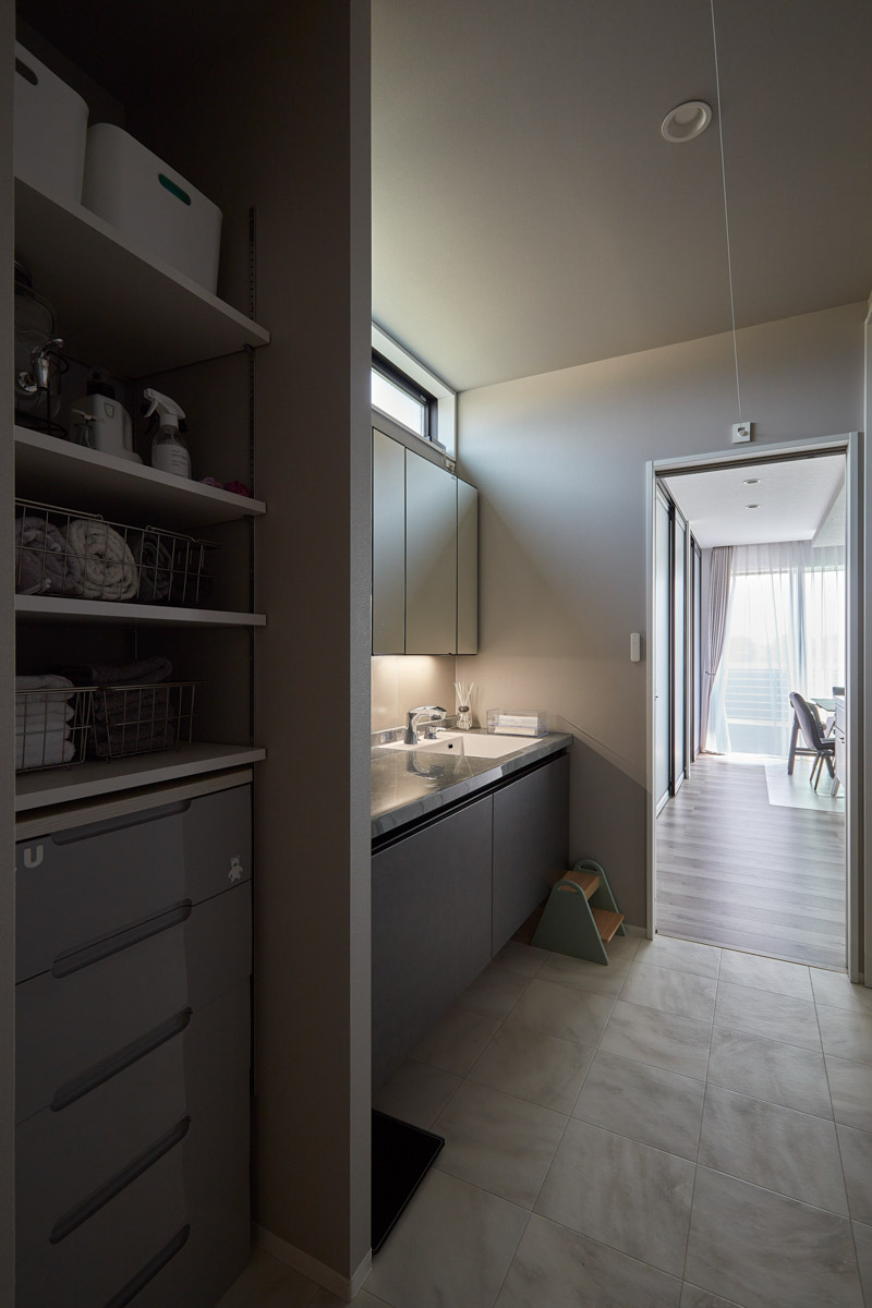 開放的な玄関から始まる１日