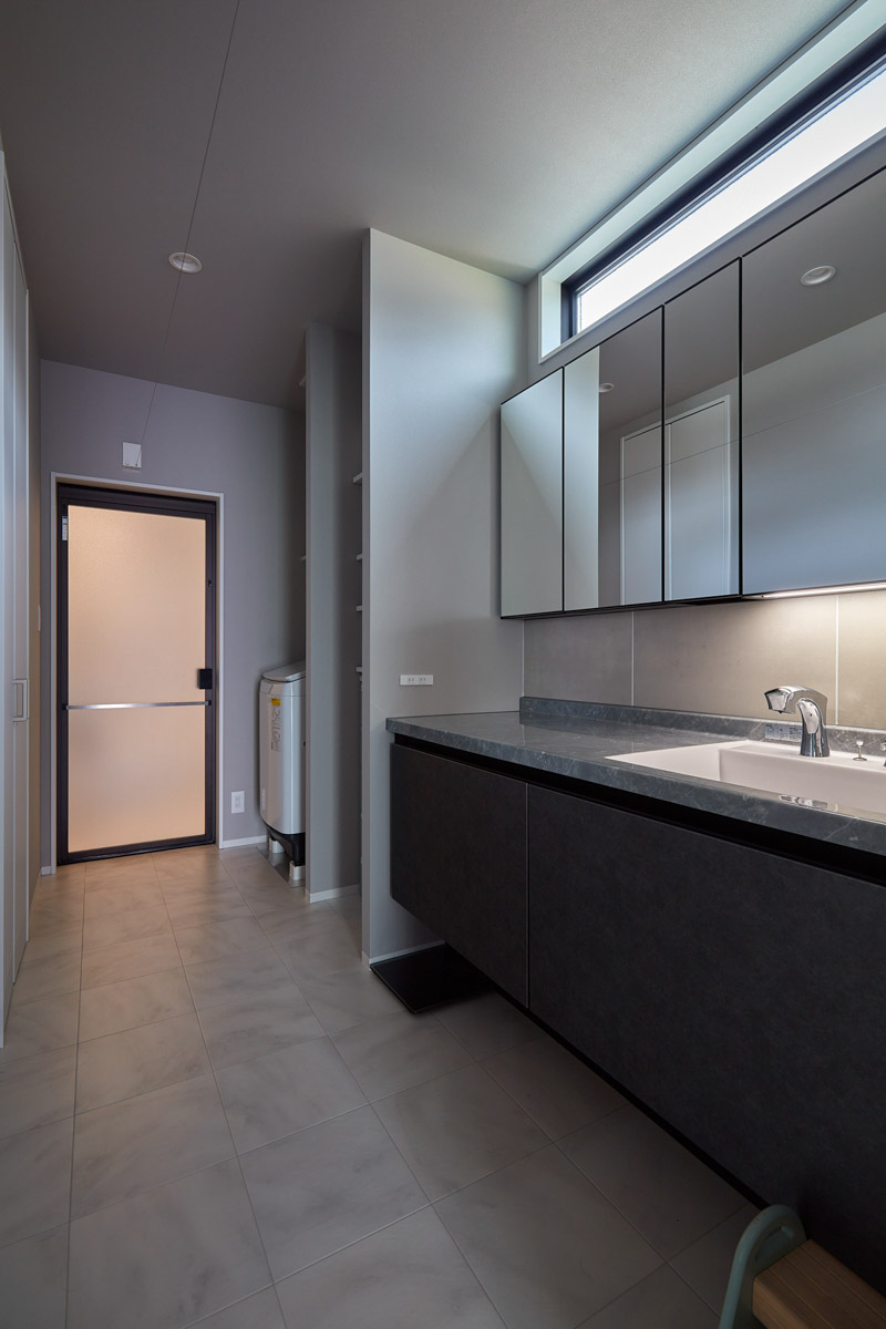 開放的な玄関から始まる１日