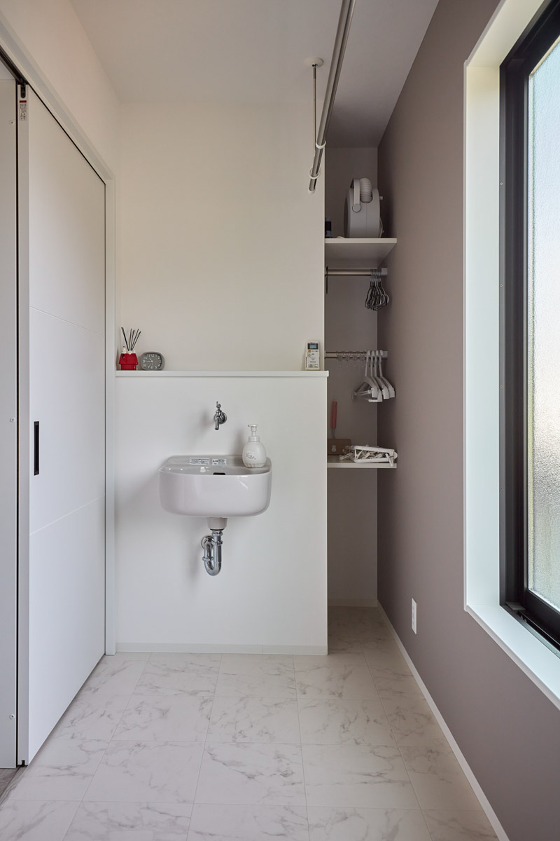 開放的な玄関から始まる１日