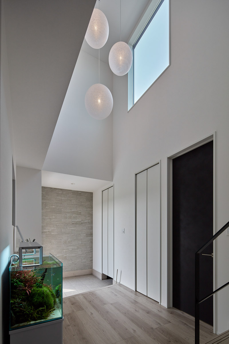 開放的な玄関から始まる１日