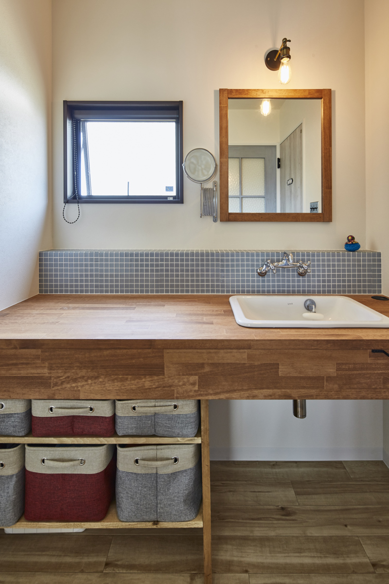 暖炉を囲むヴィンテージハウス