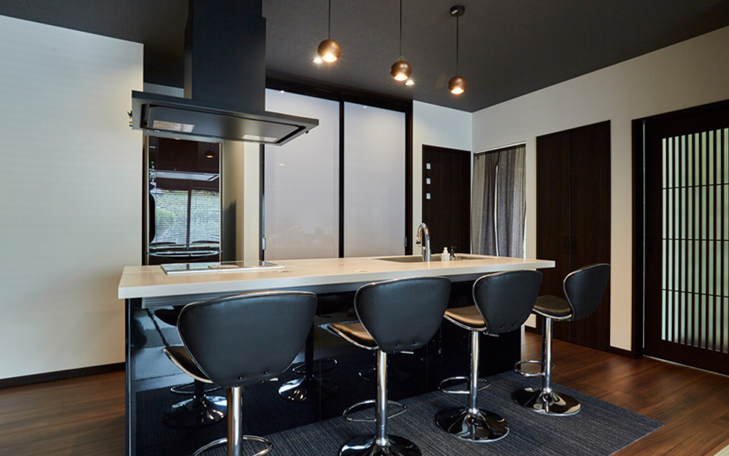 和の落ち着きとモダンな家