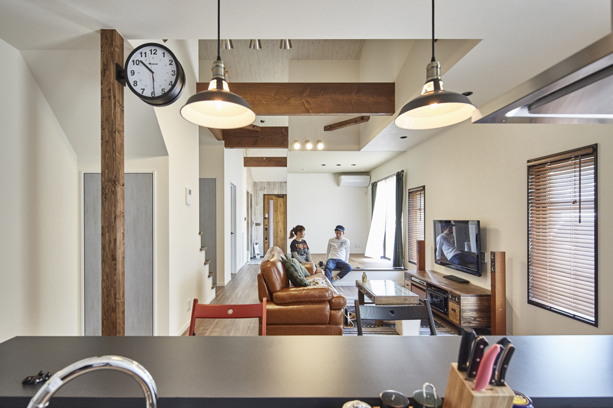 暖炉を囲むヴィンテージハウス