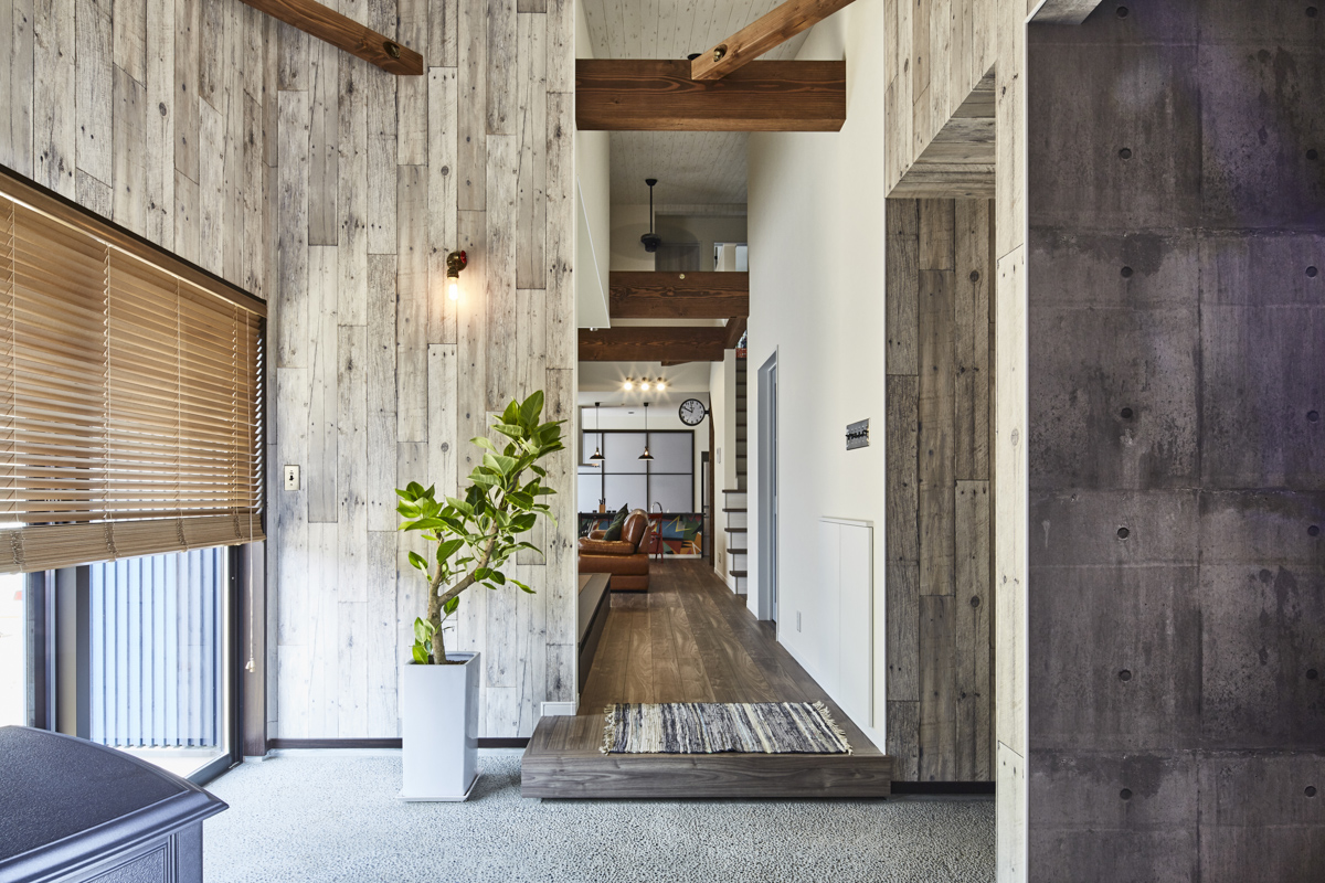 暖炉を囲むヴィンテージハウス