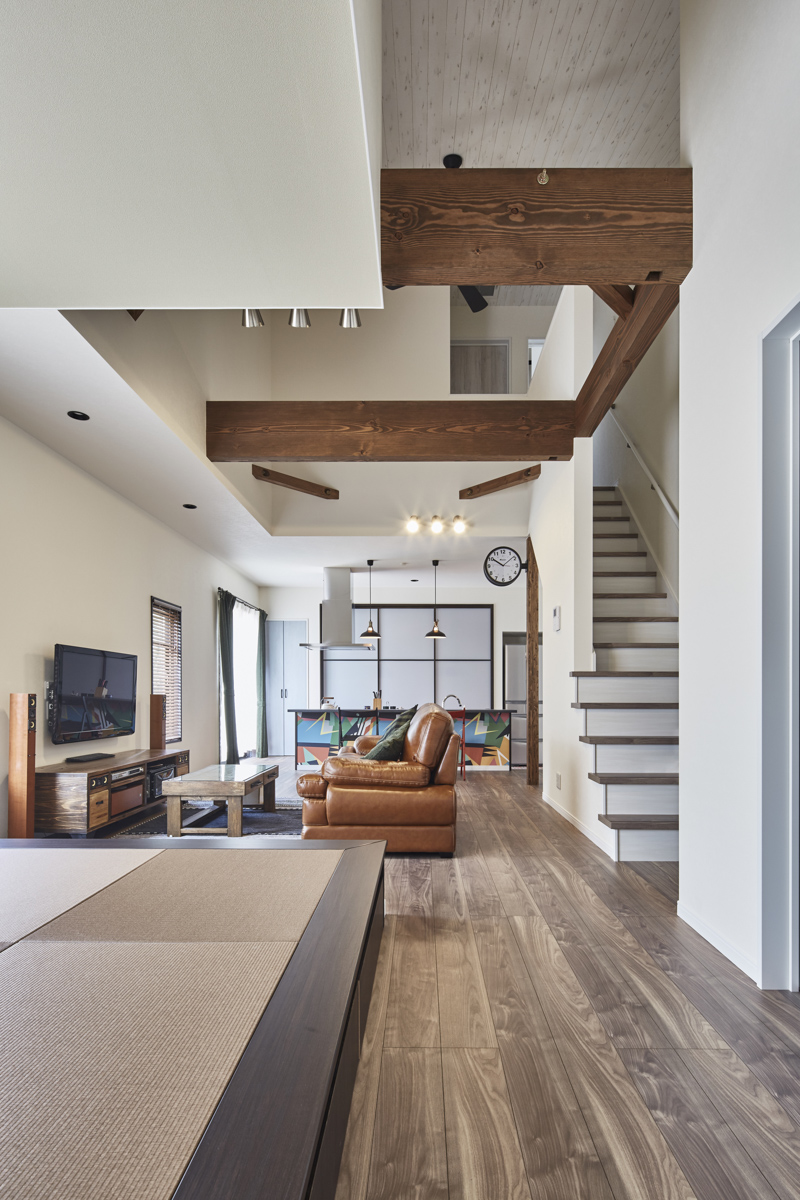 暖炉を囲むヴィンテージハウス