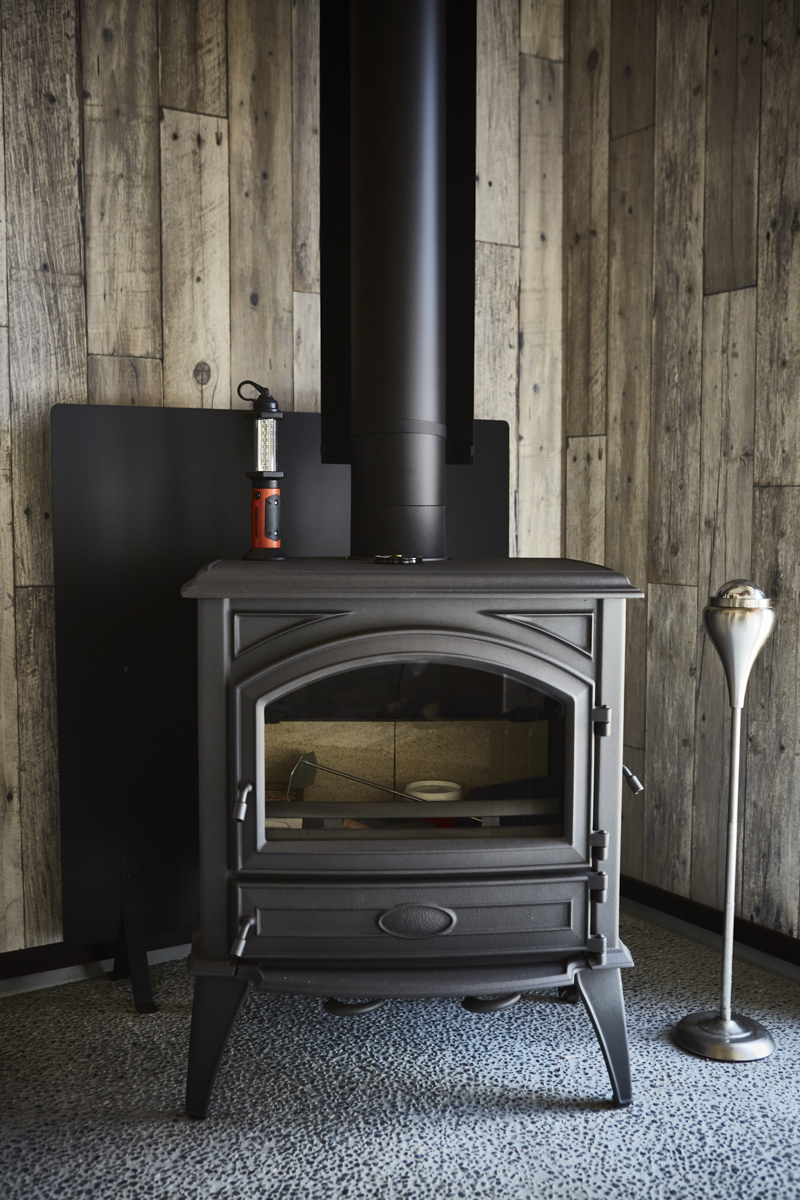 暖炉を囲むヴィンテージハウス