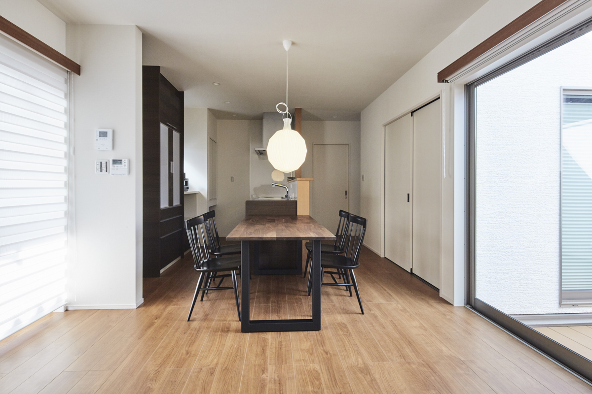 内部で繋がるコートハウスの家