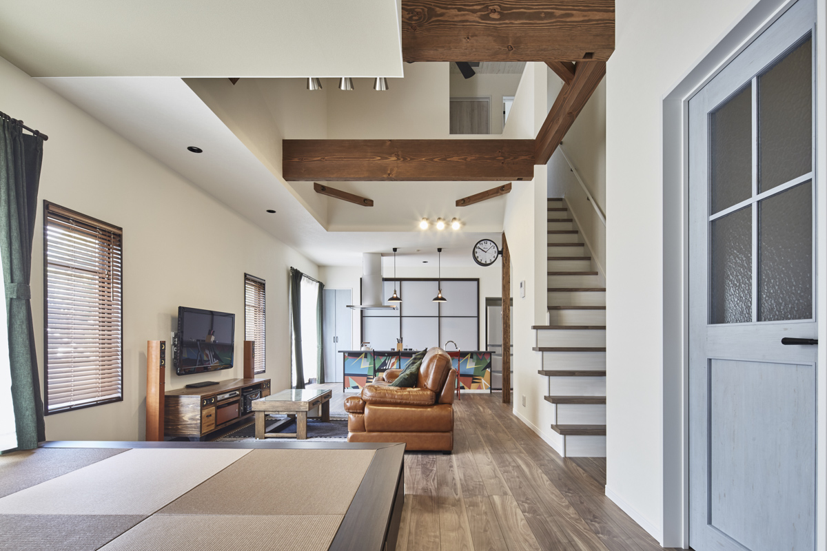 暖炉を囲むヴィンテージハウス