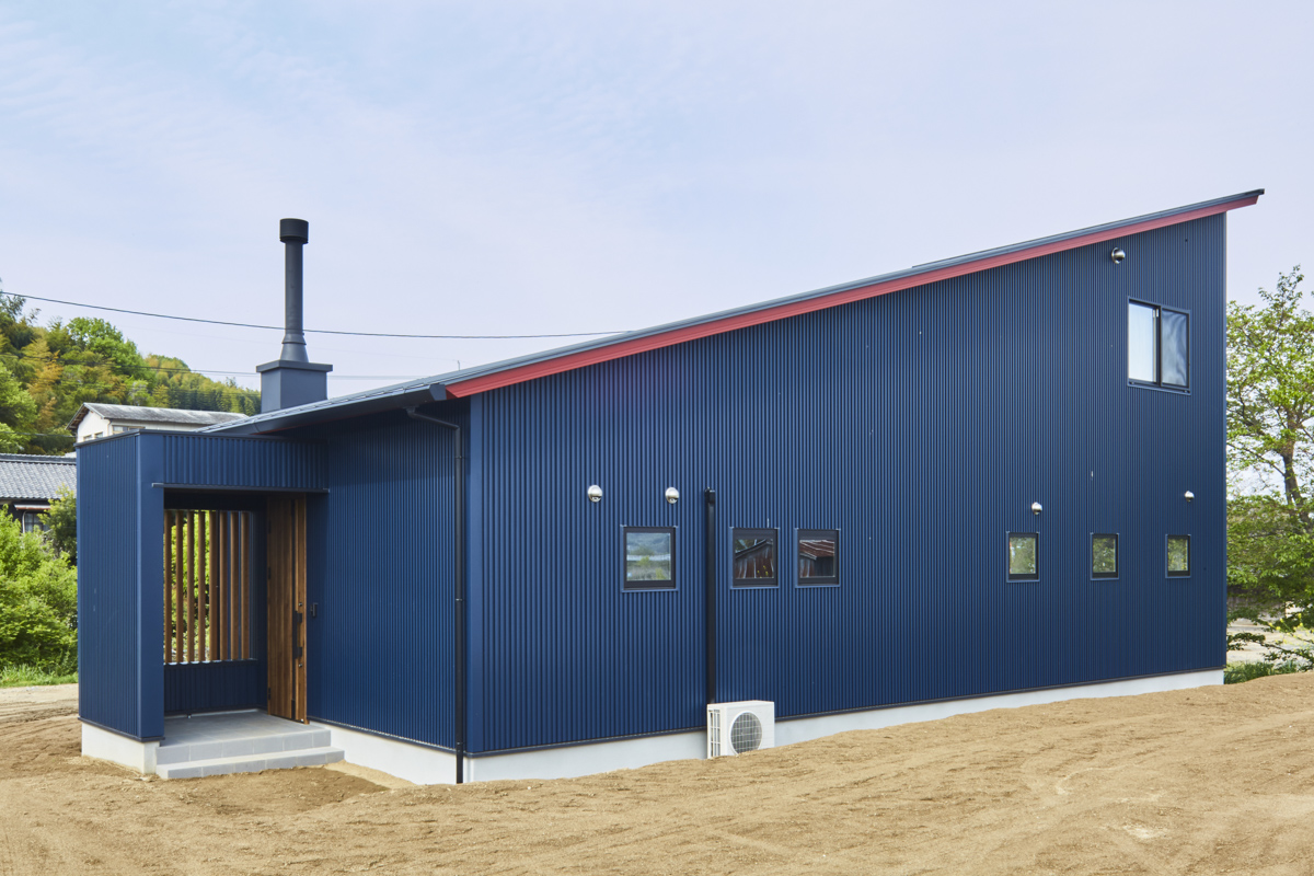 暖炉を囲むヴィンテージハウス