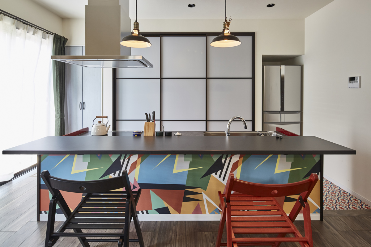 暖炉を囲むヴィンテージハウス