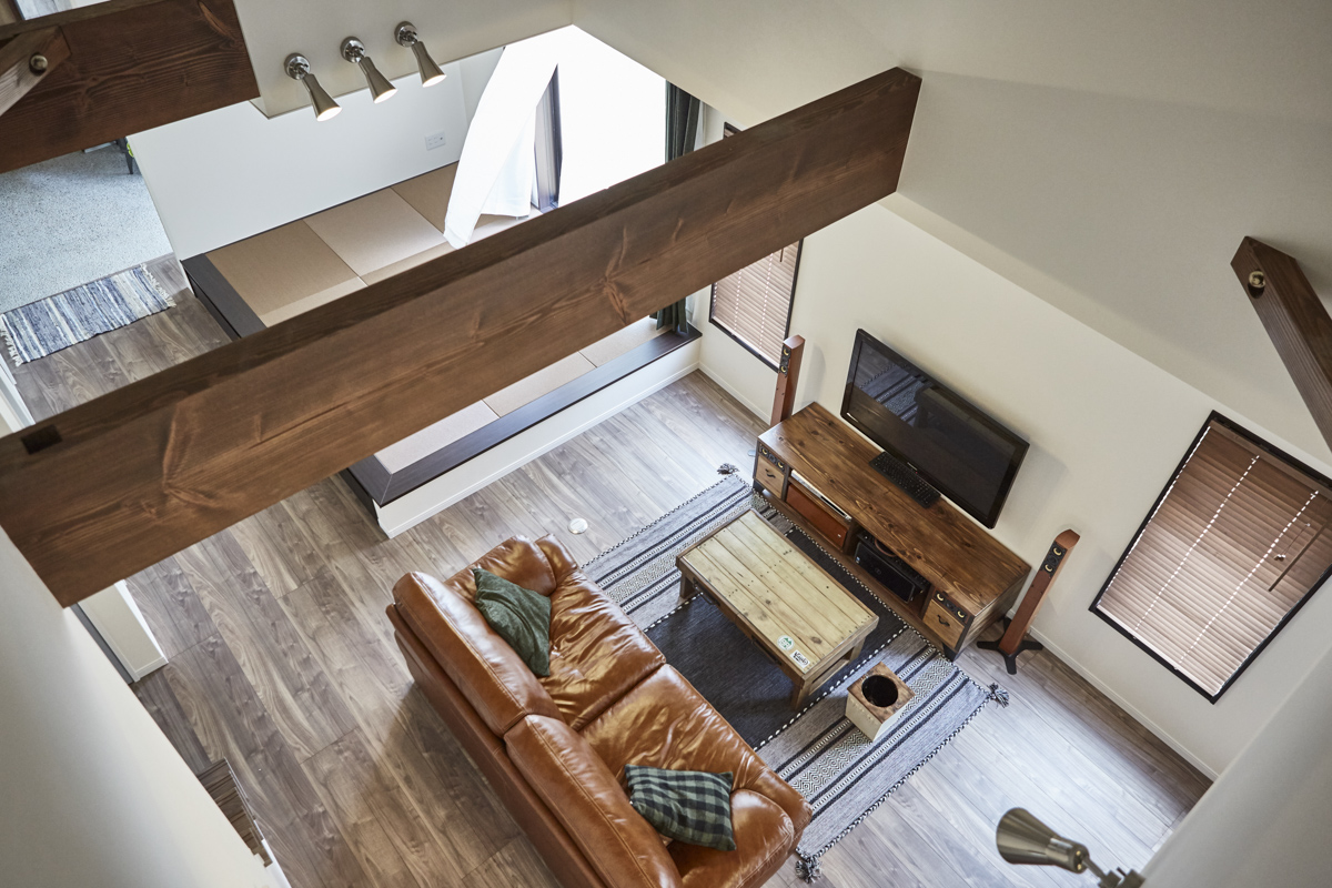 暖炉を囲むヴィンテージハウス