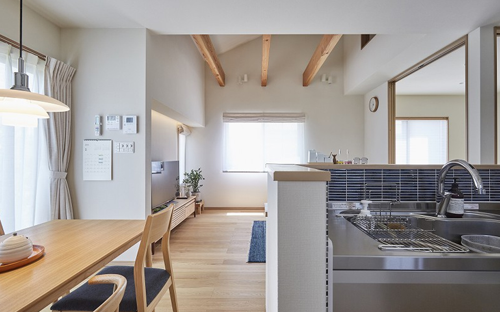 景観と調和するインナーガレージの家