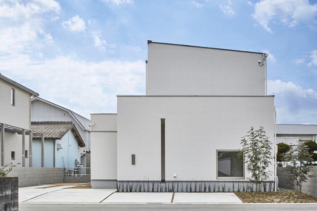 内部で繋がるコートハウスの家