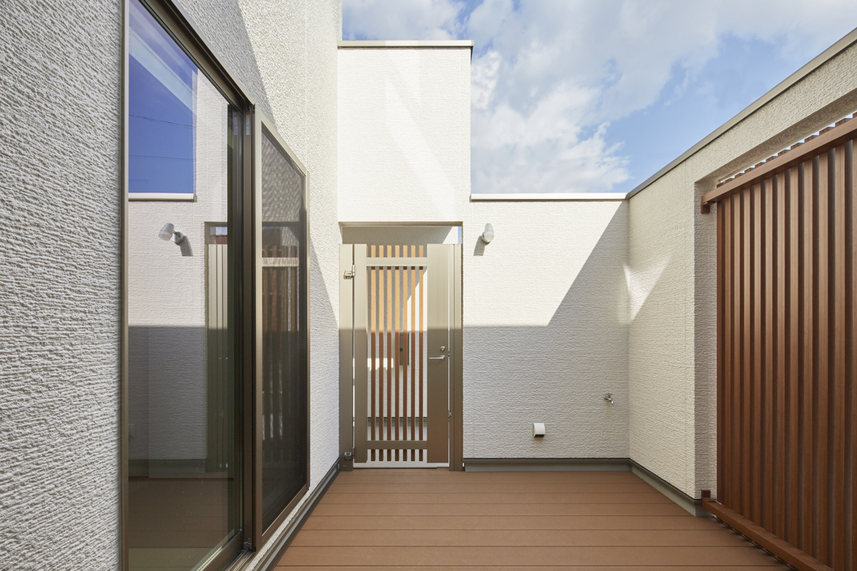 内部で繋がるコートハウスの家