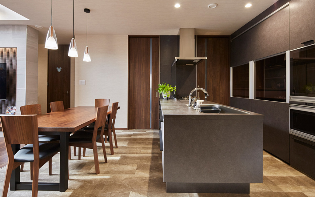 プライバシーを配慮した完全二世帯住宅