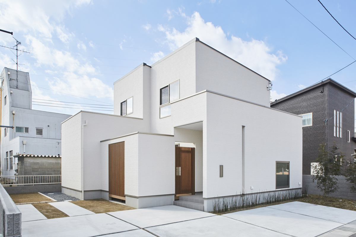 内部で繋がるコートハウスの家