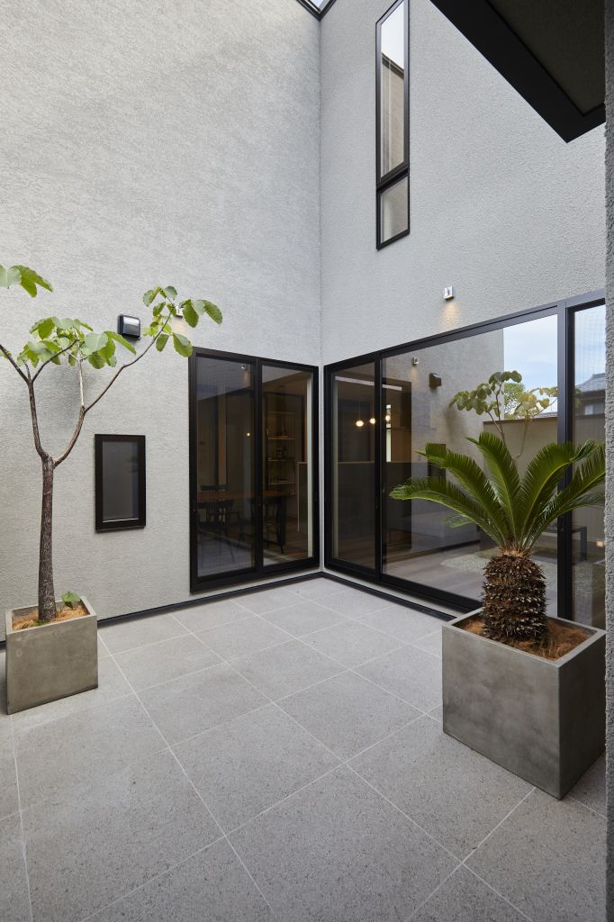 ウッドデッキとタイルデッキ