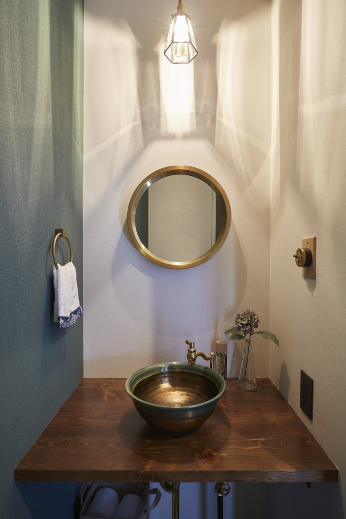 愛車を眺めるガレージハウス