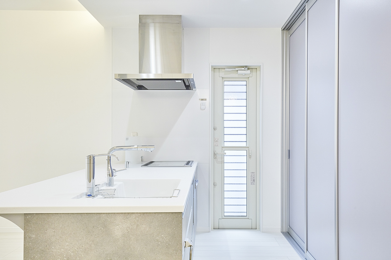 白を基調にしたシンプルモダンの家