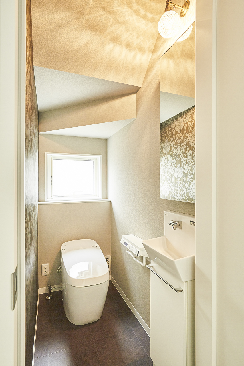 白を基調にしたシンプルモダンの家