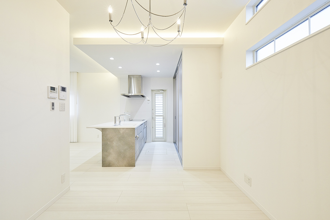 白を基調にしたシンプルモダンの家