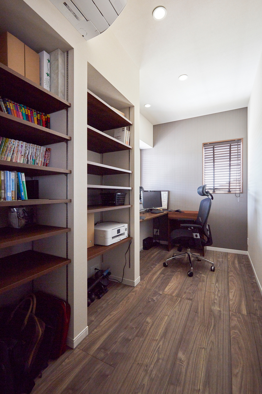 リビングつながるウッドデッキのある家