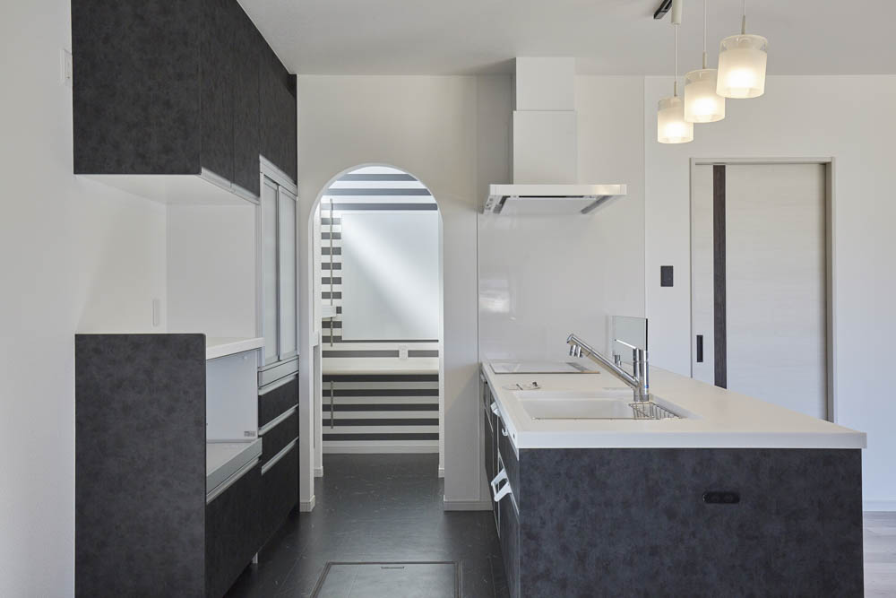 庭へのアプローチを楽しむ家