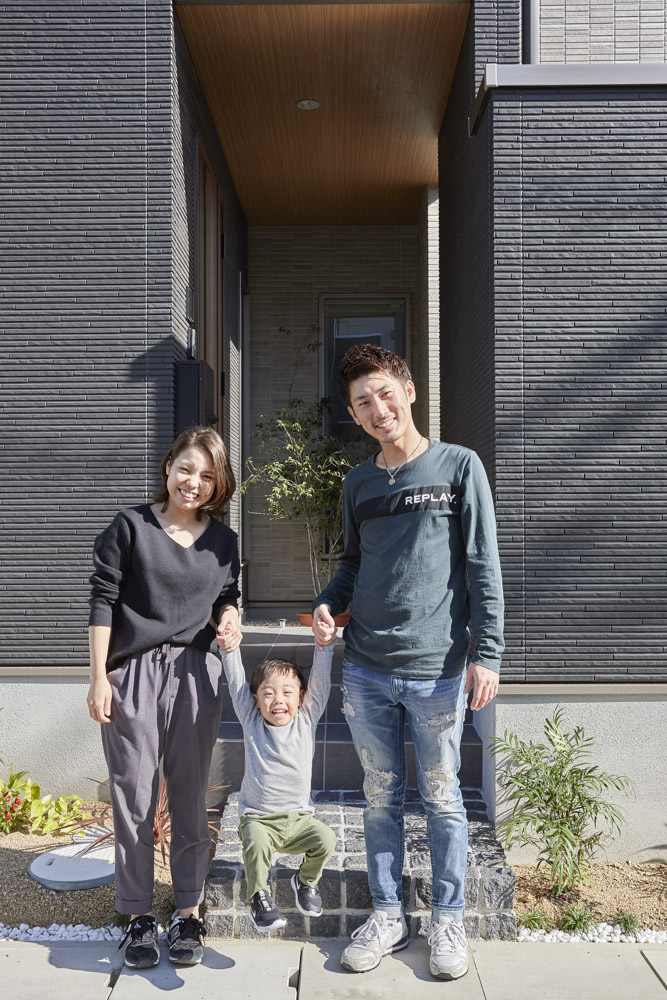 中庭と吹き抜けのあるアットホームな家