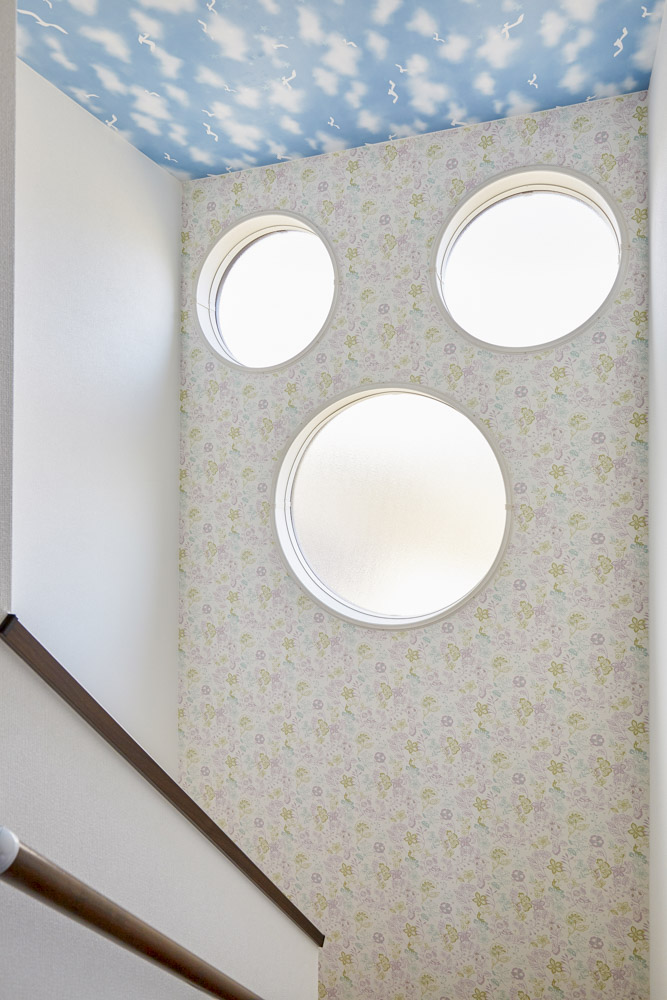 家族を笑顔にする丸窓の家