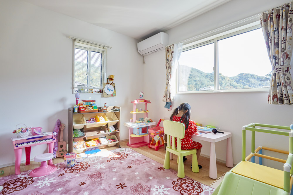 家族を笑顔にする丸窓の家