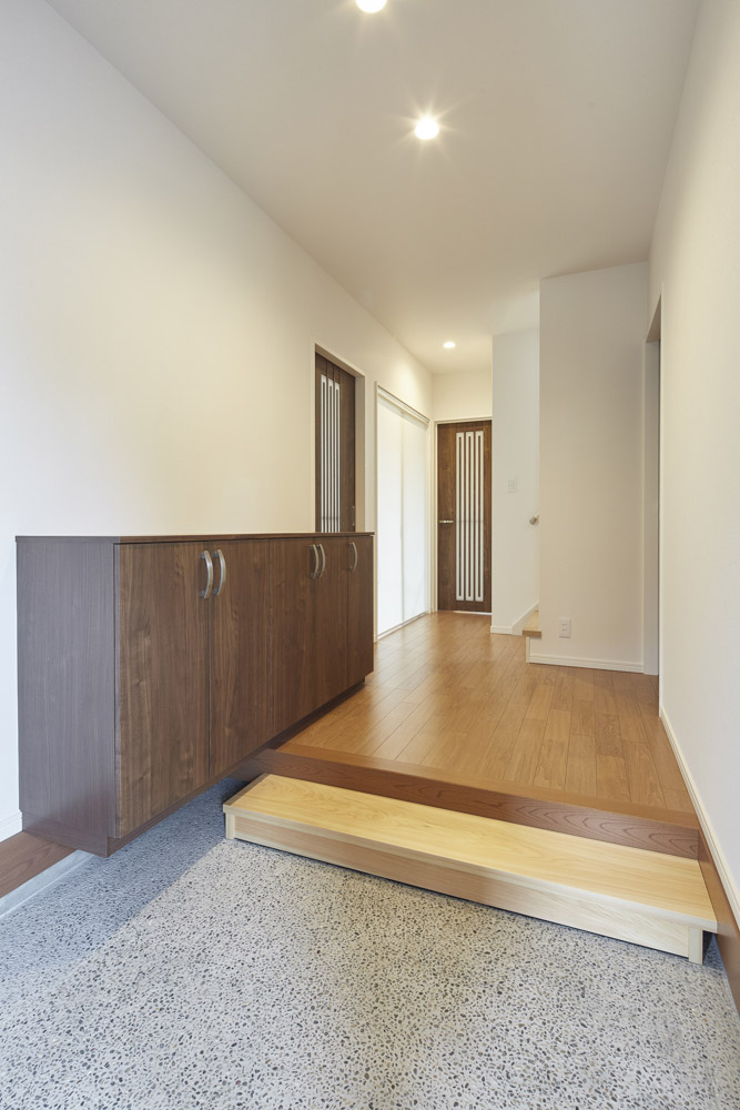 広々空間と和を取り込んだ家族の家