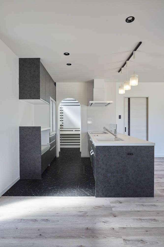 庭へのアプローチを楽しむ家