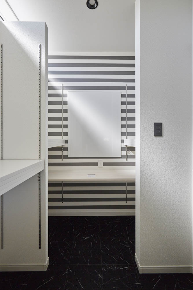 庭へのアプローチを楽しむ家