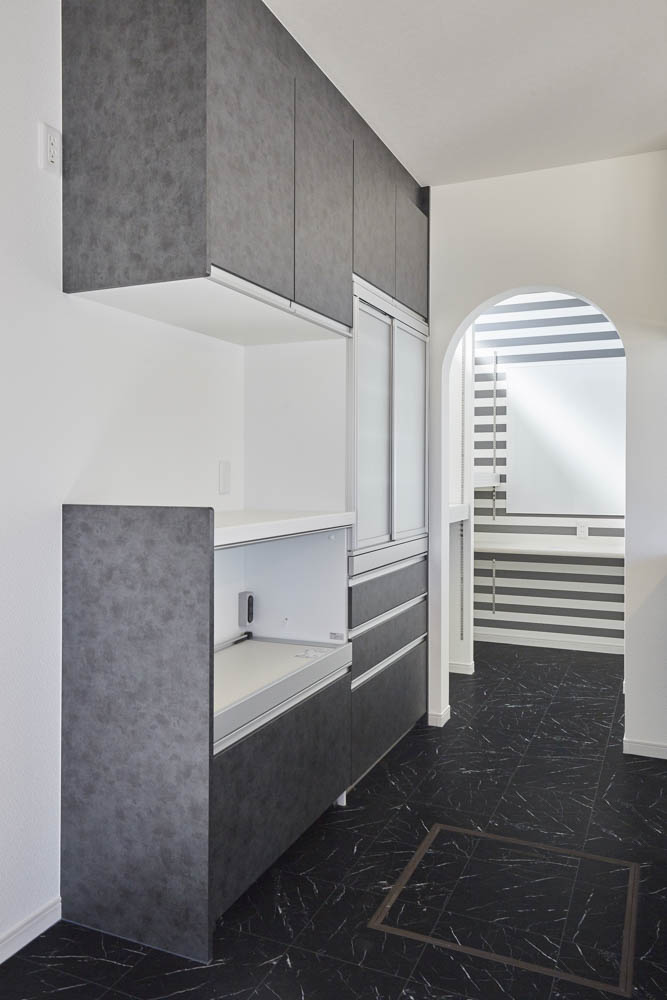 庭へのアプローチを楽しむ家