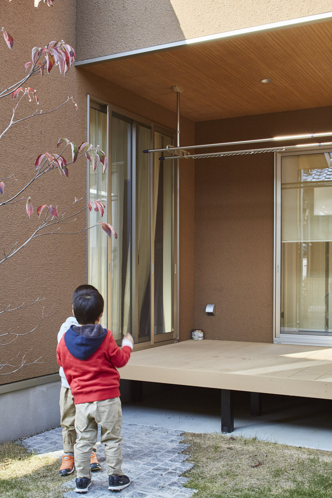 広々空間と和を取り込んだ家族の家