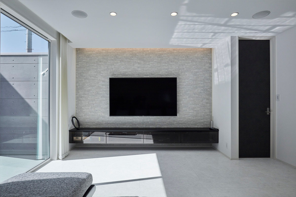 白とグレーとお庭と調和