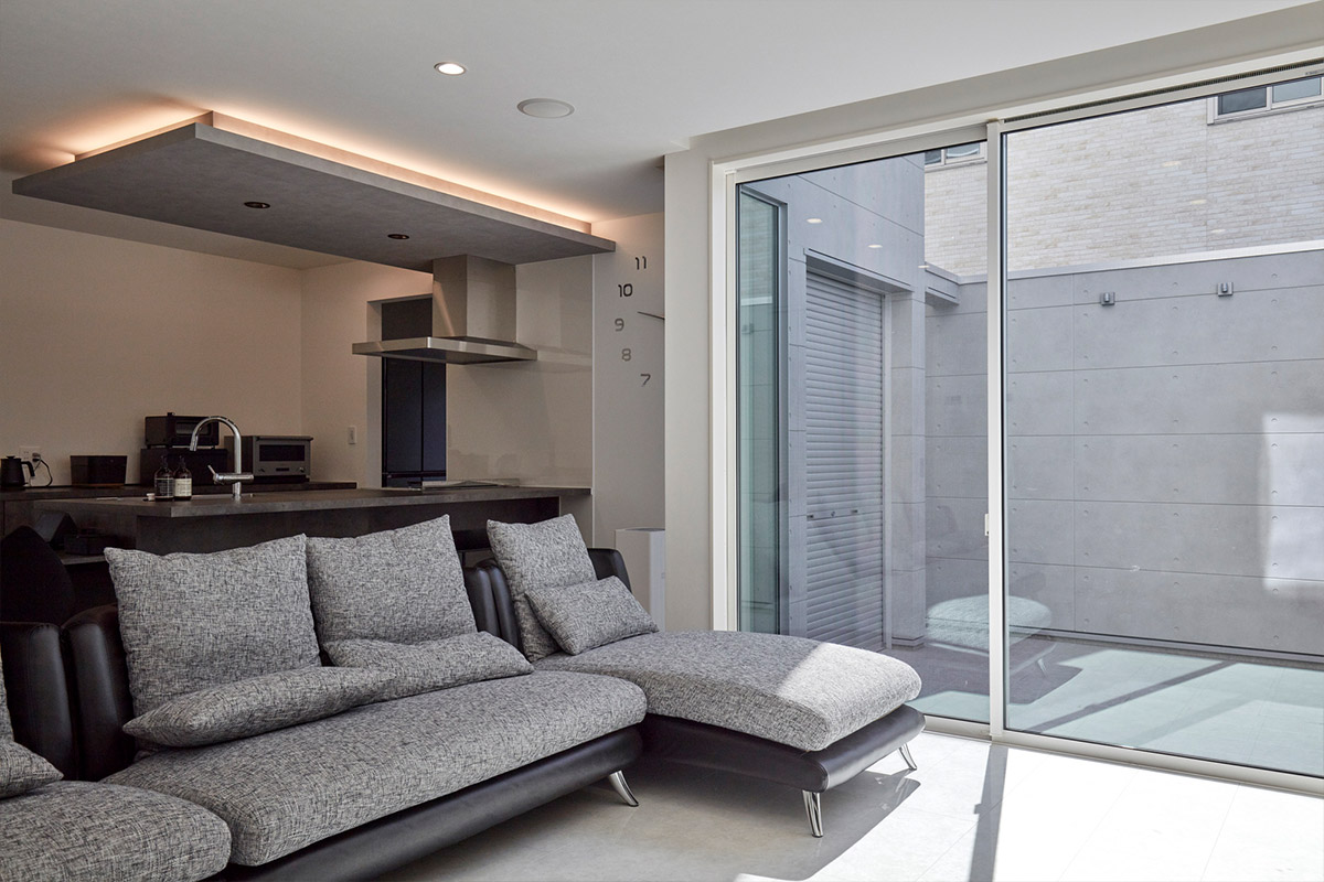 白とグレーとお庭と調和