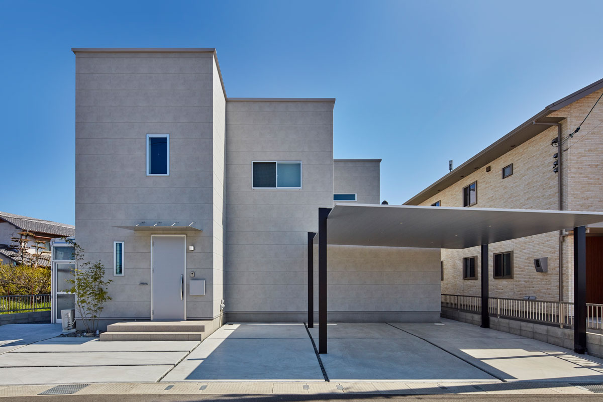 白とグレーとお庭と調和