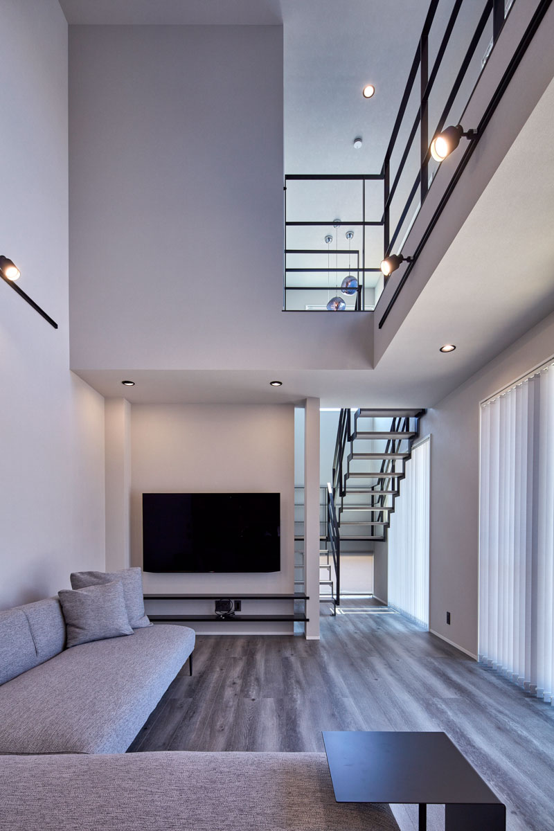 塗り壁と吹き抜けの家