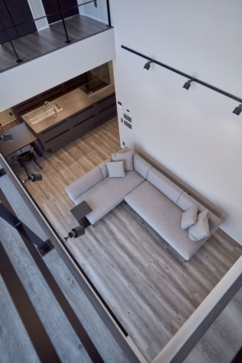 塗り壁と吹き抜けの家