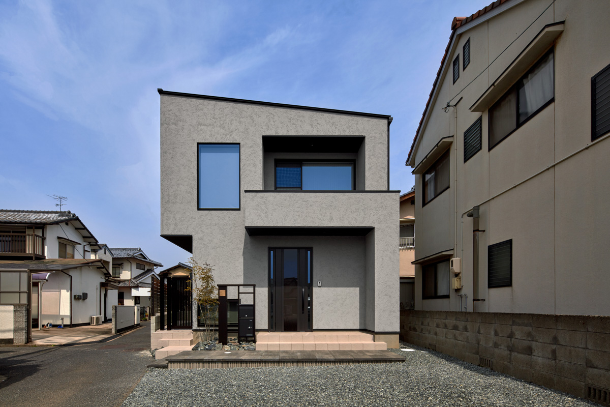 塗り壁と吹き抜けの家